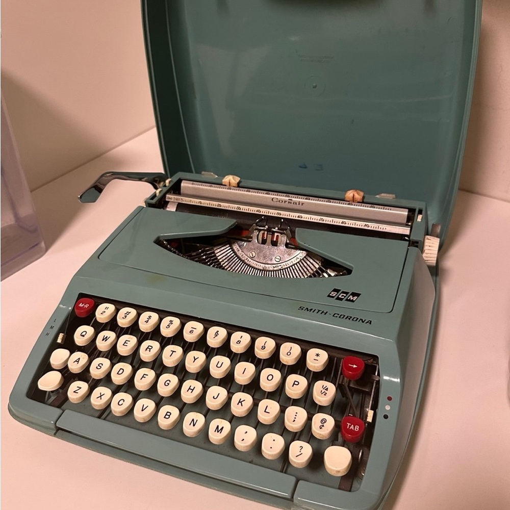 Vintage Smith Corona Corsair Manual Portable Typewriter